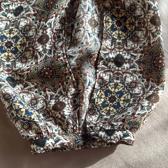 A. Byer Multi-hue Paisley Print Top Gold Keyhole Detail Open Sleeve Button Cuff - Picture 8 of 13